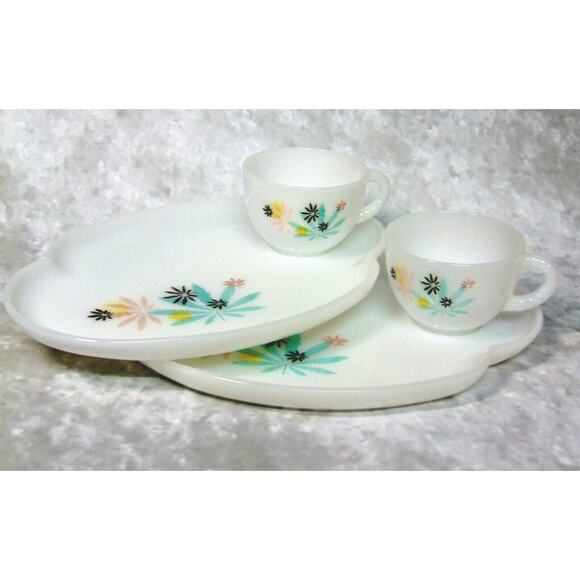VTG 4PC Milk Glass Child SNACK SETS Plates Cups Flower Design Mid Century Modern - Picture 2 of 12